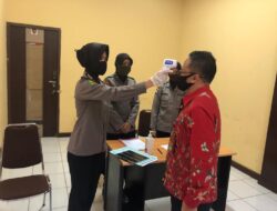 Anggota Dan Tamu Yang Berkunjung Ke Mapolda, Di Cek Kesehatan Nya Oleh Bidokkes Polda Banten