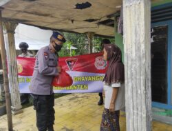Bagikan Paket Sembako, AKBP Dwi Yanto Nugroho : Ini Wujud Bhakti Sat Brimob Polda Banten Untuk Warga Terdampak Covid-19