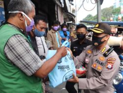 Peduli Loper Koran, Tim Jumat Barokah Polda Banten Bagikan Sembako di Masa Pandemi