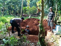 Bentuk Kepedulian Kepada Masyarakat, Polsek Baros Bantu Warga Prosesi Pemakaman