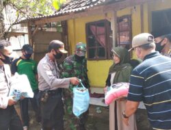 Jum’at Barokah, Polisi Bagikan Bingkisan Sembako Ditengah Pandemi Covid-19