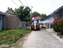 Den Gegana Sat Brimob Polda Banten Semprotkan Disinfektan Di Perumahan Ranau Estate