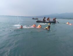 Guna Tingkatkan Kemampuan, Personil Sat Brimob Banten Gelar Latihan SAR Laut
