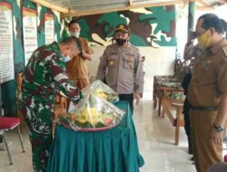 Perayaan Hut TNI ke -75, Kapolsek Walantaka Beri kejutan ke Danramil 0217/Walantaka