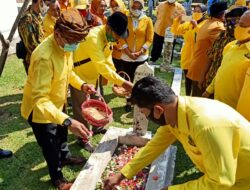 Peringati HUT Golkar ke 56, DPD Golkar Purwakarta Dan Sayap Golkar Menabur Bunga ke Makam Taman Pahlawan