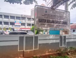 Parah..!!  Hendak Bayar Pajak, Pengunjung Samsat Cikokol Malah Disuruh Gesek Kendaraan Sendiri 