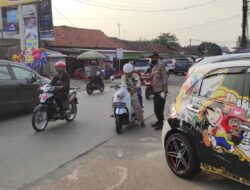 Jelang Berbuka Puasa, Polsek Cipocok Jaya Bagikan Ratusan Masker