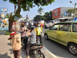 Hari Ke-6 Ops Ketupat, Pospam Parung Polres Serang Kota, Bagikan Masker