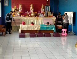 Polres Serang Kota Dampingi Tim Jibom Satbrimobda Banten Sterilisasi Vihara
