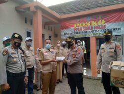 Kunjungi Posko PPKM Mikro, Wakapolres Serang Kota Cek APD Dan Berikan Ribuan Masker