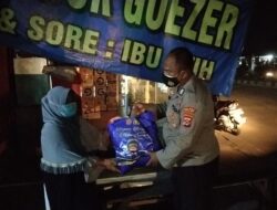 Patroli PPKM Darurat, Polres Serang Kota Intens Bagikan Paket Sembako