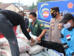 1 Ton Beras, 250 Paket Sembako Dan 2000 Masker Dari Polres Serang Kota Untuk Ojol