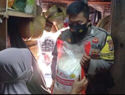 Polsek Serang Berikan Bantuan Beras Bagi Warga Terdampak Covid-19