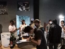 Polres Serang Kota Polda Banten Amankan Puluhan Botol Miras Dari THM Bisky