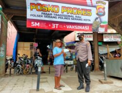 Cegah Covid-19 Di Pasar, Polsek Serang Polres Serang Kota Bagikan 100 Masker