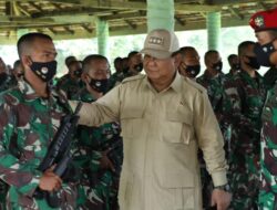 Menteri Pertahanan Prabowo Meninjau Latihan Pembulatan Komcad di Pusdiklatpassus Batujajar