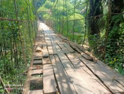 Jembatan Gantung Di Kampung Cibayong Desa Sudamanik, Rusak Parah