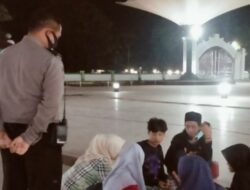 Polsek Kasemen Polres Serang Kota Himbau Prokes di Wisata Religi Banten Lama