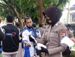 Aksi Unras FSPMI Ditengah Pandemi Covid-19, Polres Serang Kota Polda Banten Awasi Prokes dan Bagikan Masker