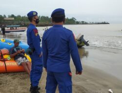 Personel Ditpolairud Polda Banten Lakukan Patroli di Pantai Anyer, Ajak Masyarakat Patuhi Prokes