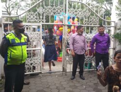 Anggota Polsek Serang Polresta Serkot Pengamanan dan Pendisiplinan Ibadah Mingguan di Gereja
