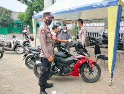 Polsek Baros Polresta Serkot Himbauan Mematuhi Prokes Menggunakan Masker kepada Nasabah Bank Bjb