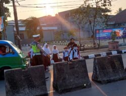 Antisipasi kemacetan, Personil Satlantas Polresta Serkot Melaksanakan Pengaturan Arus Lalu Lintas Pagi Hari