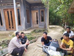 Kanit Binmas Polsek Ciomas Polresta Serkot Hampiri Warga Masyarakat Himbau Prokes