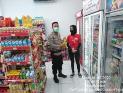 Laksanakan patroli ke Tempat Waralaba di Wilkum Polsek Cipocok Jaya Polresta Serkot 