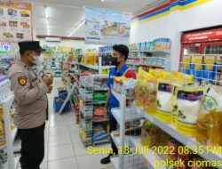 Personil Polsek Ciomas Polresta Serkot Patroli Minimarket, Antisipasi Gangguan kamtibmas