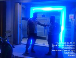 Patroli Malam Polsek Cipocok Jaya Menghimbau Pesan Kamtibmas kepada Satpam agar Selalu Waspada