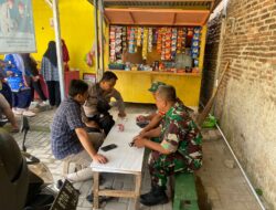 Sinergitas TNI Polri, Bhabinkamtibmas Polsek Taktakan Polres Serkot bersama Babinsa Duduk bersama warga