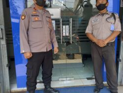  Kanit Samapta Polsek Padarincang Polresta Serkot Lakukan Patroli di Bank BRI, Sampaikan Himbauan Prokes