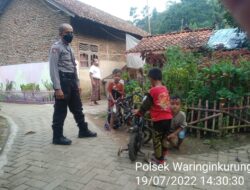 Cegah Tindak Kriminalitas, Personel Polsek Waringinkurung Polresta Serkot Laksanakan Patroli Sore Sekitaran Pemukiman Warga