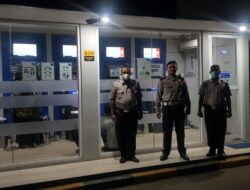 Personil Patroli Polsek Serang Polresta Serkot Kontrol Di ATM Bank BCA