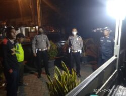 Bhabinkamtibmas Polsek Cipocok Jaya Patroli malam,kunjungi Pos Satpam Perumahan