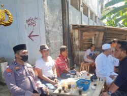 Anggota Polsek Cipocok Jaya Polresta Serkot Ngobrol Santai Bareng Warga