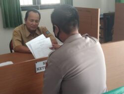 Jalin Silaturahmi Dengan Perangkat Desa Bhabinkamtibmas Polsek Kramatwatu Polresta Serkot Himbau Keamanan Lingkungan Warga