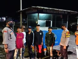 Sambang Kelompok Pemuda Saat Berpatroli, Personel Polsek Kasemen Polresta Serkot Berikan Himbauan Ke Pemuda