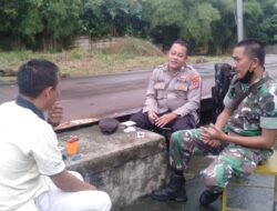 Pak Babhin Polsek Pabuaran Polresta Serkot Bersama Babinsa Pabuaran Patroli Bersama Untuk Ciptakan Situasi Aman Dan Membagikan Masker Gratis
