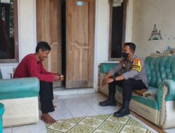 Bhabinkamtibmas Polsek Taktakan Polresta Serkot Sambang Ketua RT Sampaikan Pesan Kamtibmas