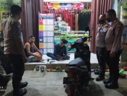 Anggota Polsek Baros Polresta Serkot Sampaikan Pesan Kamtibmas Kepada Pemilik Counter HP