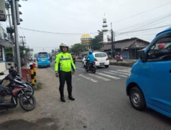 Protap Gatur Pagi, Unit Lantas Polsek Kramatwatu Polresta Serkot Pengaturan Pagi di TL Kramatwatu