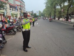 Pelayanan Bagi Masyarakat, Personel Satlantas Polresta Serkot Lakukan Pengaturan Arus Lalulintas Pagi Hari