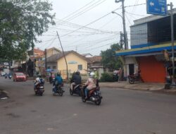 Pengaturan Pagi Lalulintas Di  Simpang Cilame kelurahan Kota Baru Polsek Serang Upaya Harkamtibcarlantas.