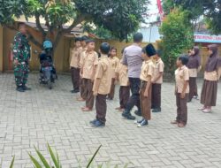 Sampaikan Prokes dan Kamtibmas, Bhabinkamtibmas Polsek Taktakan Polresta Serkot Sambang Sekolah.