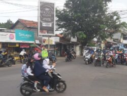 Sore di Simpang Calung, Personel Polsek Serang Polresta Serkot Urai Kemacetan Pada Sore Hari