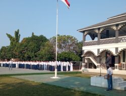 Kanit Binmas Polsek Serang Polresta Serkot Jadi Irup Upacara di SMKN2 Serang