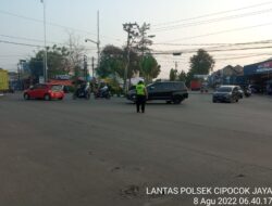 Unit Lalulintas Polsek Cipocok Jaya Polresta Serkot Gatur Pagi Di Pertigaan Cipocok Jaya.