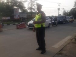 Lalulintas Polsek Cipocok Jaya Polresta Serkot Gatur Sore Di Jalan Serang-Petir, Antisipasi Kemacetan.